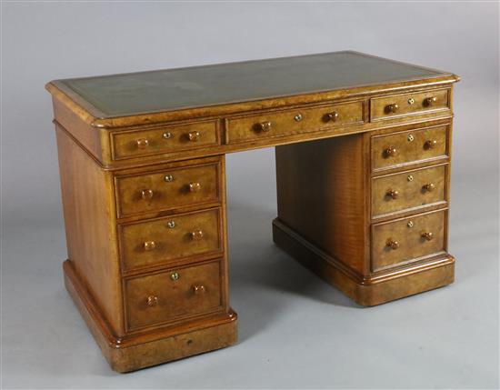 A Victorian walnut pedestal desk, W.4ft D.2ft 4in. H.2ft 6in.